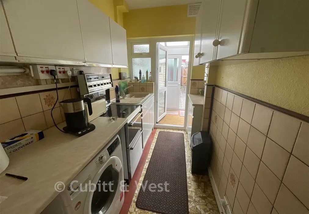 Kitchen - Wandle Side, Croydon, Surrey - Wards of Kent