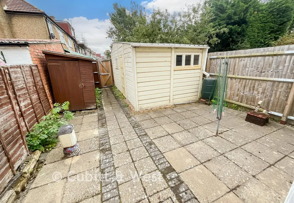 Rear Garden - Wandle Side, Croydon, Surrey - Wards of Kent