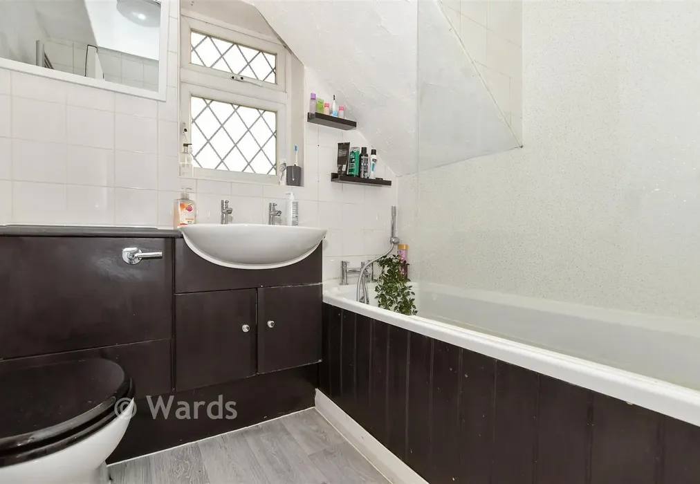 Bathroom - Blackthorn Drive, Larkfield, Aylesford, Kent - Wards of Kent