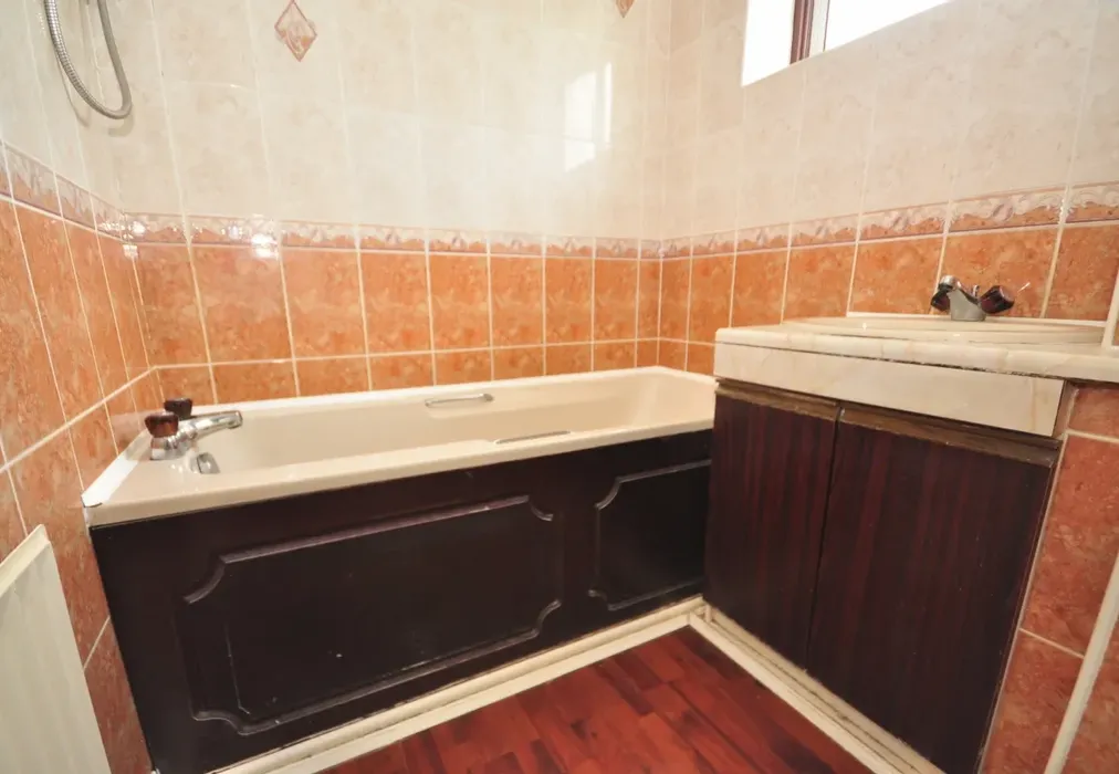 Bathroom - Pattiswick Square Basildon SS14 - Wards of Kent