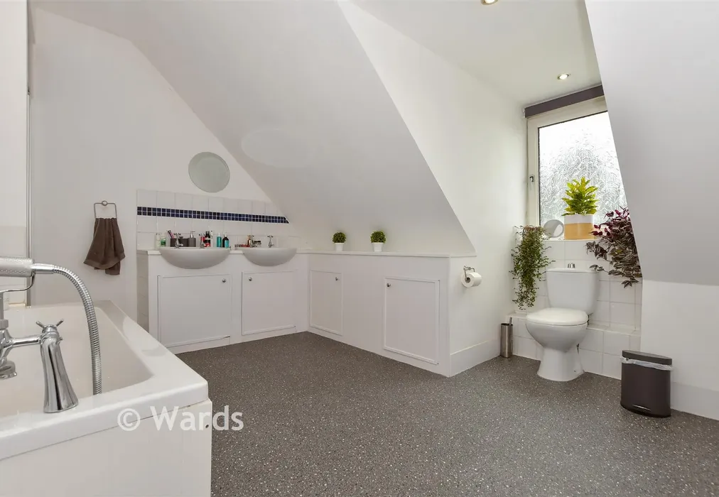 Bathroom - Holland Road, Maidstone, Kent - Wards of Kent