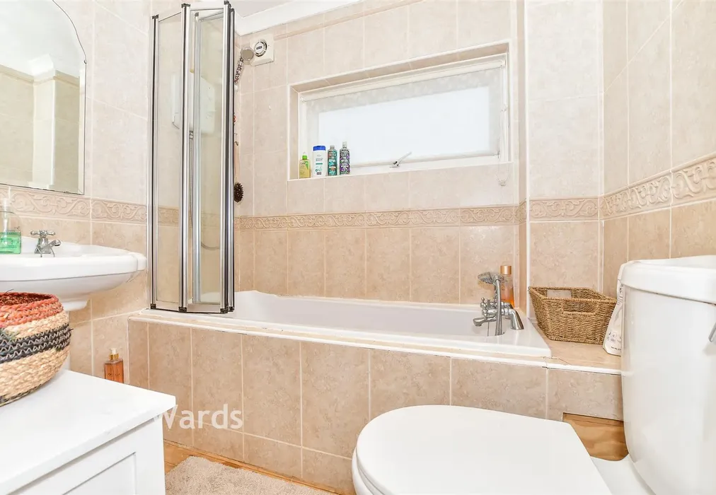 Bathroom - Mary Days, Goudhurst, Cranbrook, Kent - Wards of Kent