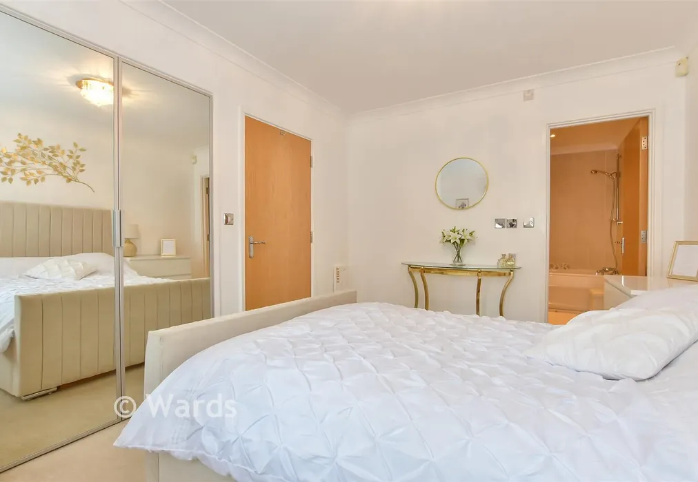Bedroom 1 - The Lakes, Larkfield, Kent - Wards of Kent