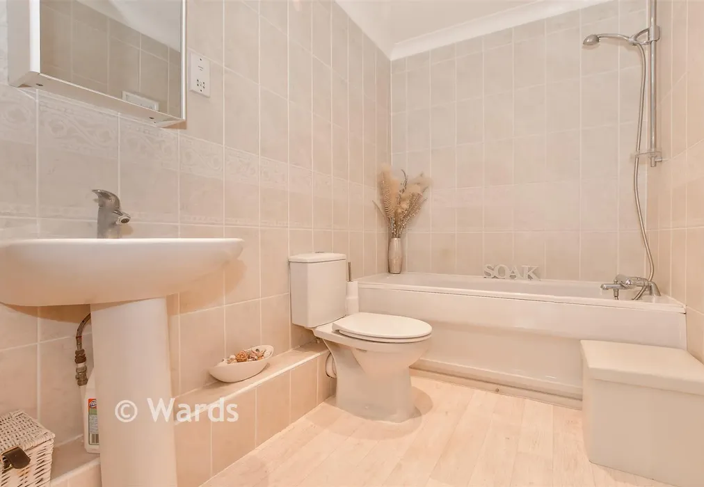 En-Suite Bathroom - The Lakes, Larkfield, Kent - Wards of Kent