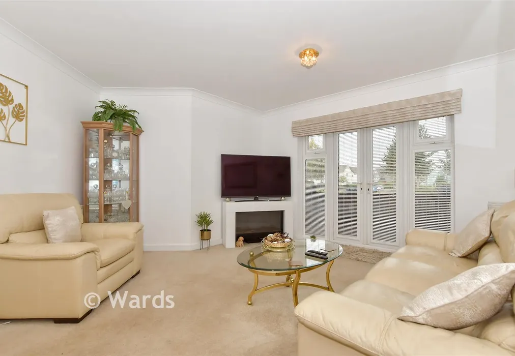 Lounge/Diner - The Lakes, Larkfield, Kent - Wards of Kent