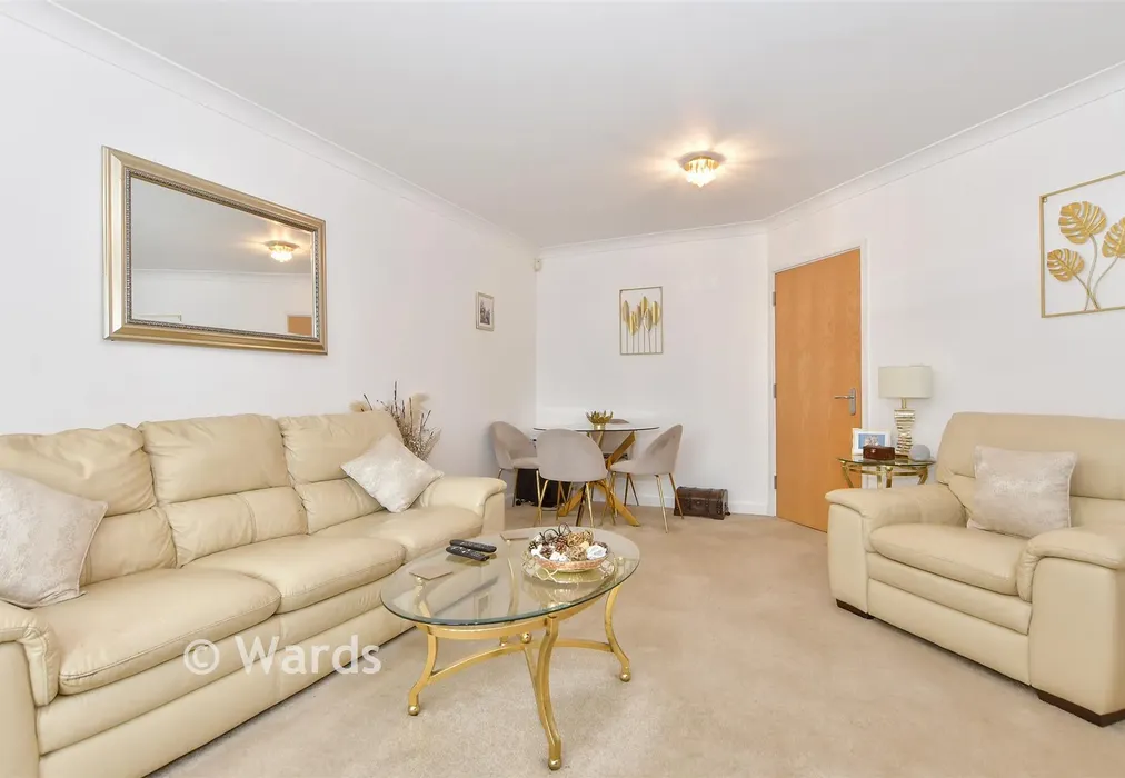 Lounge/Diner - The Lakes, Larkfield, Kent - Wards of Kent