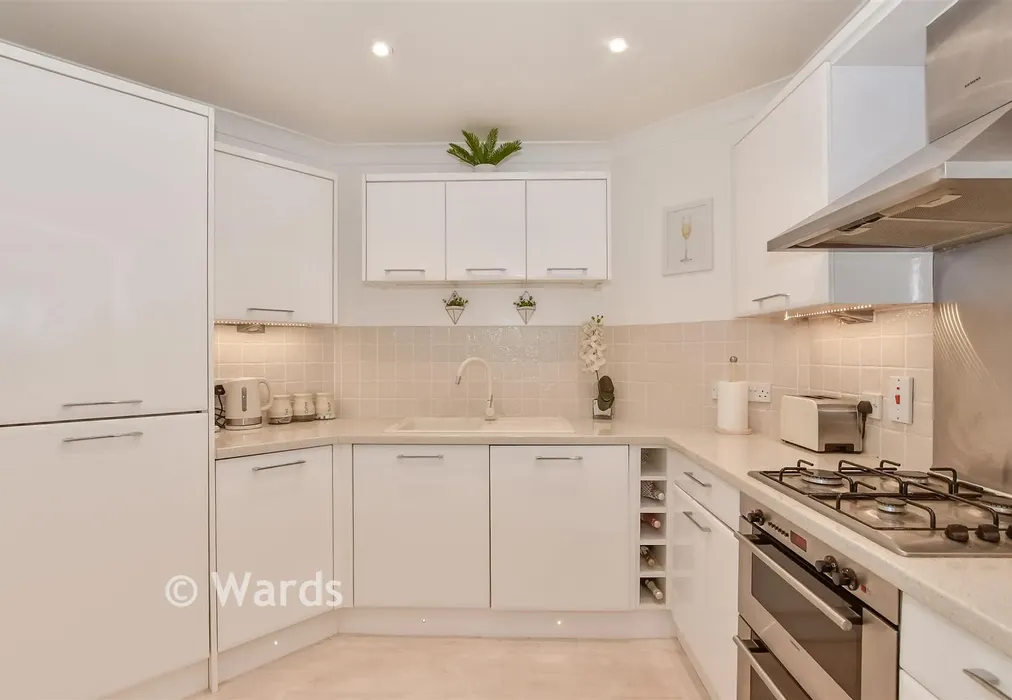 Kitchen - The Lakes, Larkfield, Kent - Wards of Kent