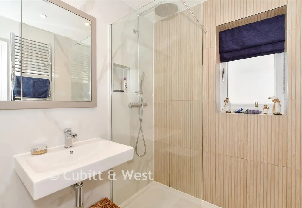 En-Suite - Orchid Way, Crawley, West Sussex - Wards of Kent