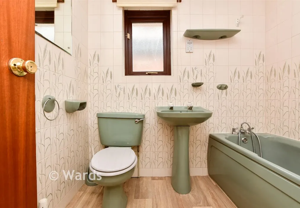 Bathroom - King Edward Avenue, Herne Bay, Kent - Wards of Kent
