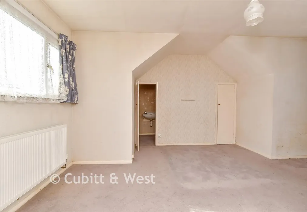 Bedroom 1 - Cuckmere Way, Hollingbury, Brighton, East Sussex - Wards of Kent