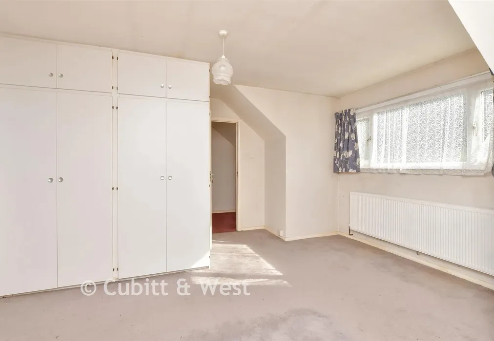 Bedroom 1 - Cuckmere Way, Hollingbury, Brighton, East Sussex - Wards of Kent