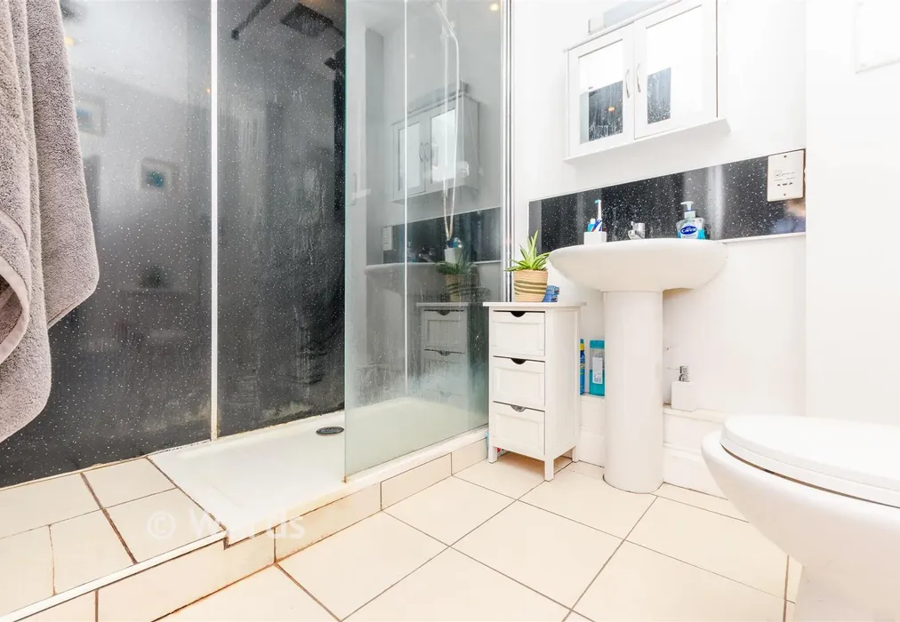 Shower Room - Dock Road, Chatham, Kent - Wards of Kent