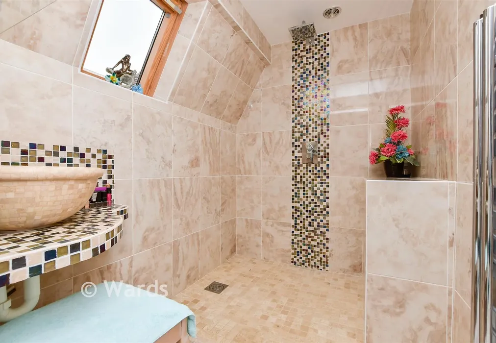En-Suite Shower Room - Dumpton Park Drive, Ramsgate, Kent - Wards of Kent