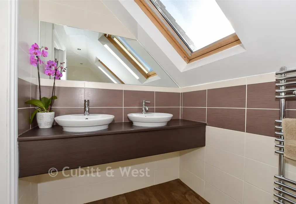 En-Suite Bathroom - Church Close, Ashington, Pulborough, West Sussex - Wards of Kent