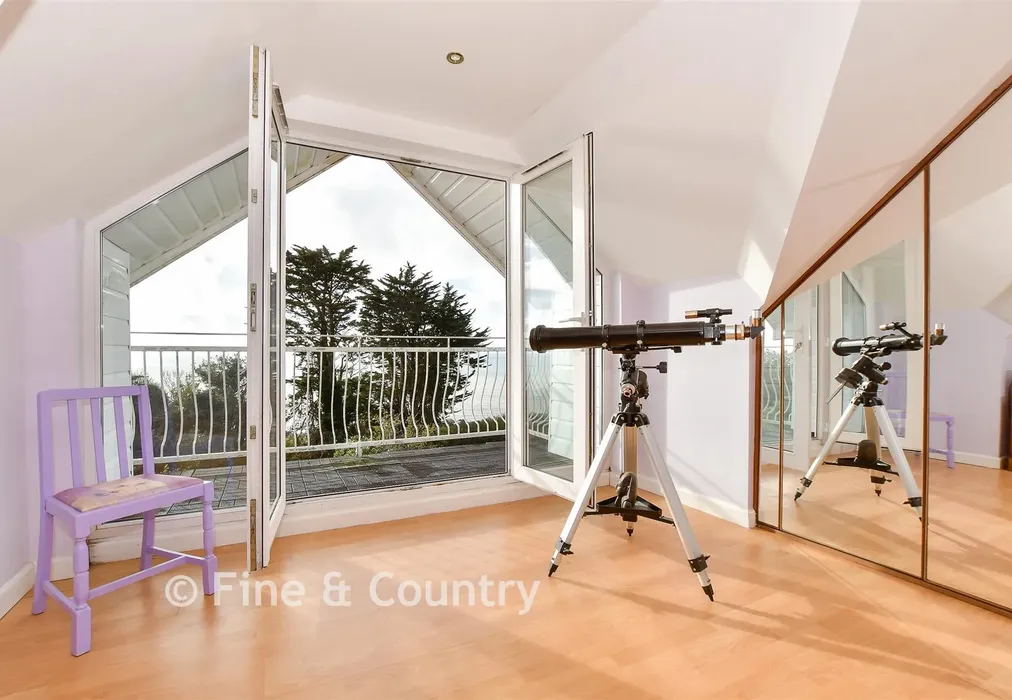 Internal Lifestyle Photograph - Whitwell Road, Ventnor, Isle of Wight - Wards of Kent