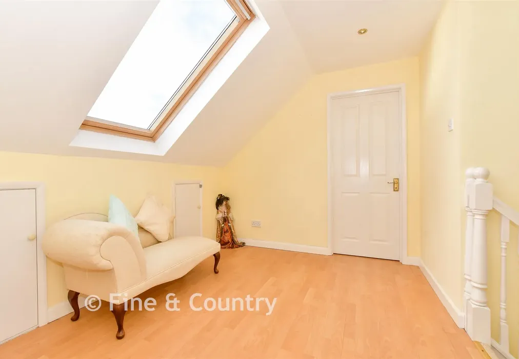 Landing - Whitwell Road, Ventnor, Isle of Wight - Wards of Kent