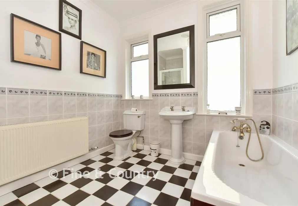 Bathroom - Whitwell Road, Ventnor, Isle of Wight - Wards of Kent