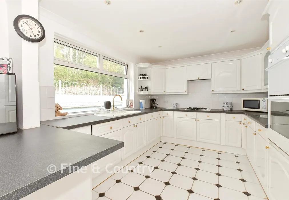 Kitchen - Whitwell Road, Ventnor, Isle of Wight - Wards of Kent