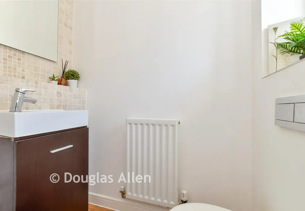 Cloakroom - Rosen Crescent, Brentwood, Essex - Wards of Kent