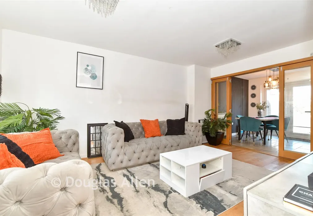 Lounge - Rosen Crescent, Brentwood, Essex - Wards of Kent
