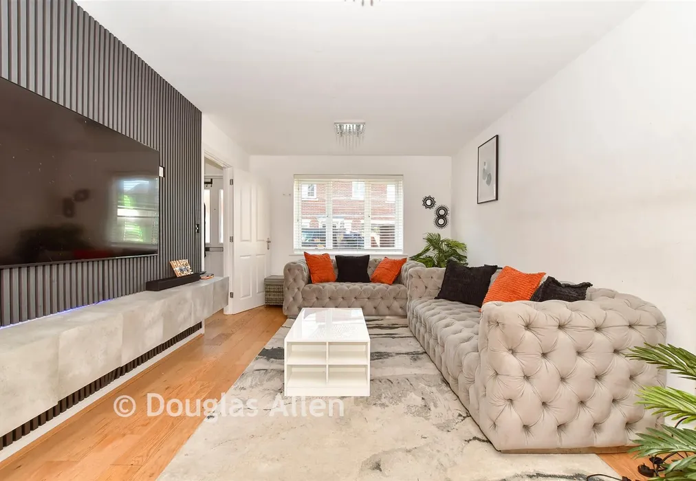 Lounge - Rosen Crescent, Brentwood, Essex - Wards of Kent