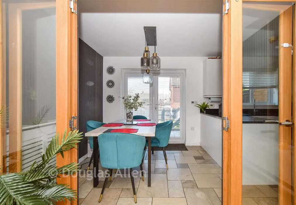 Internal Lifestyle Photograph - Rosen Crescent, Brentwood, Essex - Wards of Kent