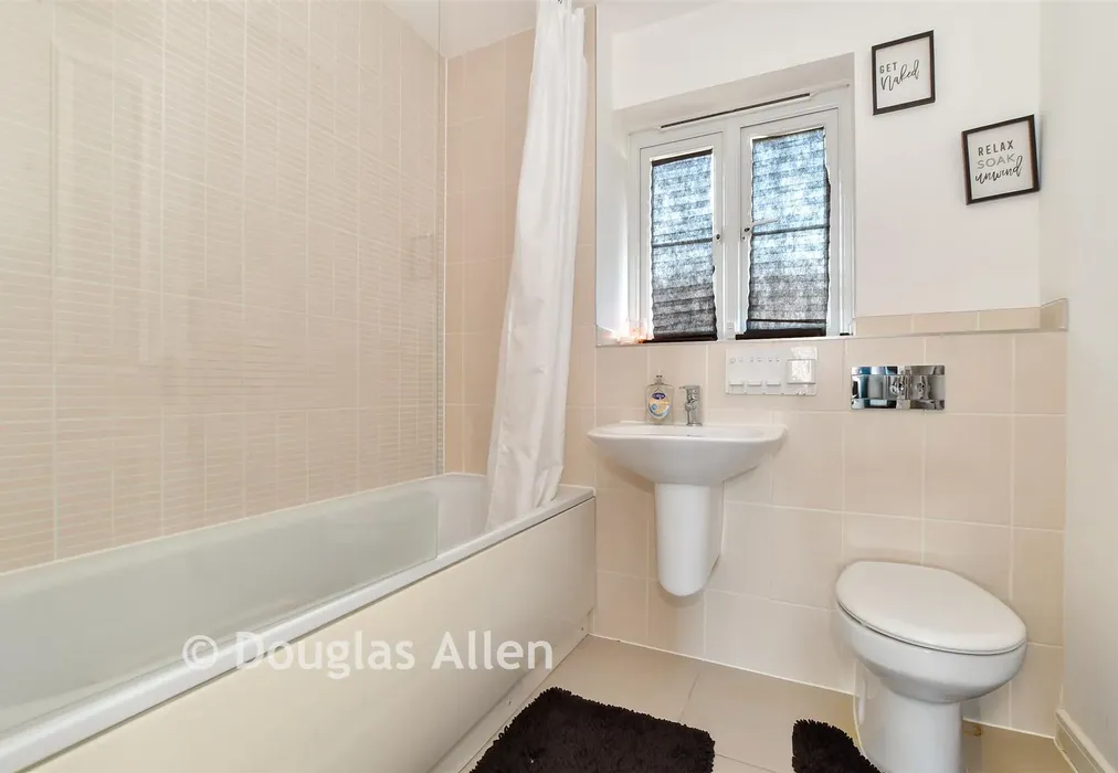 Bathroom - Rosen Crescent, Brentwood, Essex - Wards of Kent