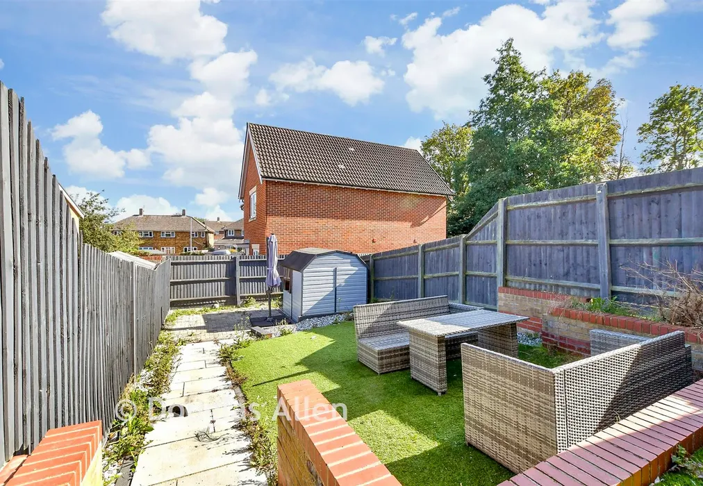 Rear Garden - Rosen Crescent, Brentwood, Essex - Wards of Kent