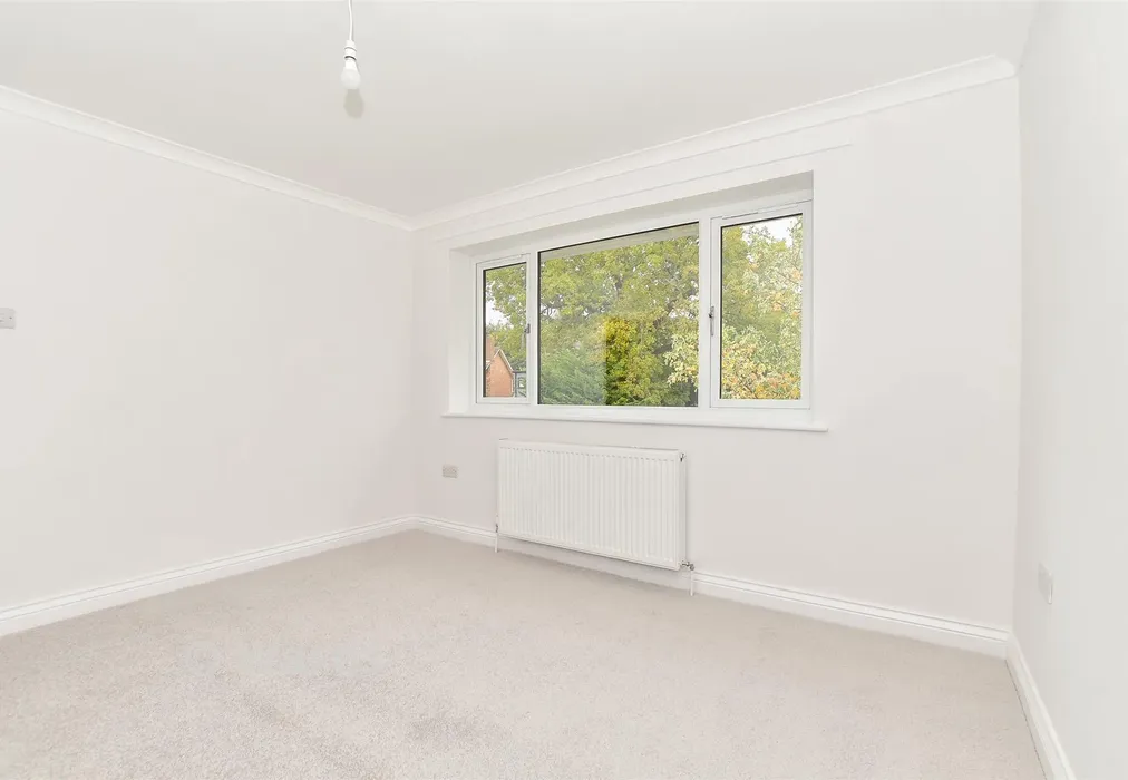 Bedroom 2 - Great Elms, Hadlow, Tonbridge, Kent - Wards of Kent