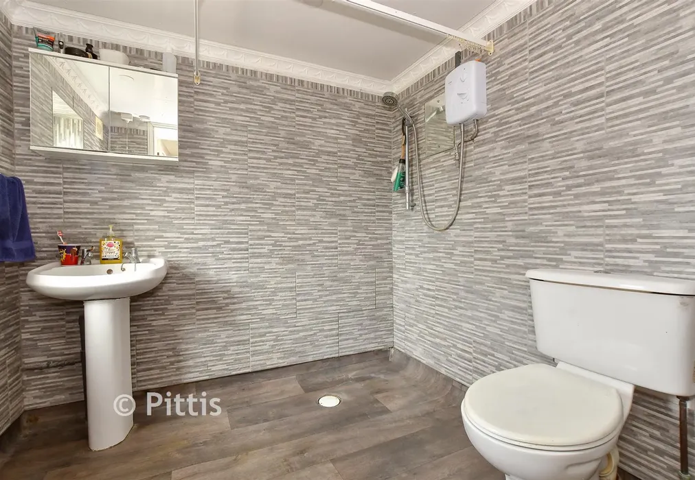 Wet Room - St. Michael's Avenue, Haylands, Ryde, Isle of Wight - Wards of Kent