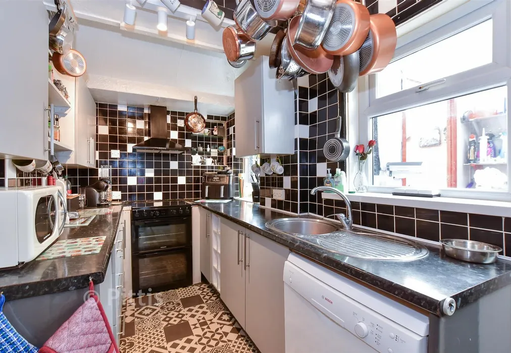 Kitchen - St. Michael's Avenue, Haylands, Ryde, Isle of Wight - Wards of Kent