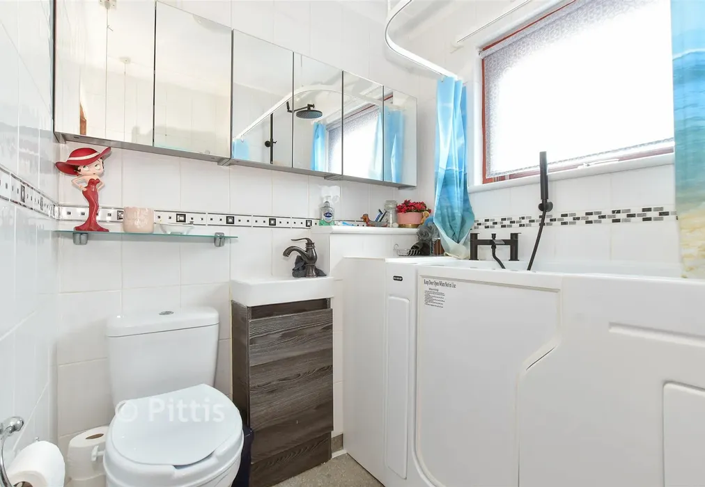 Bathroom - St. Michael's Avenue, Haylands, Ryde, Isle of Wight - Wards of Kent
