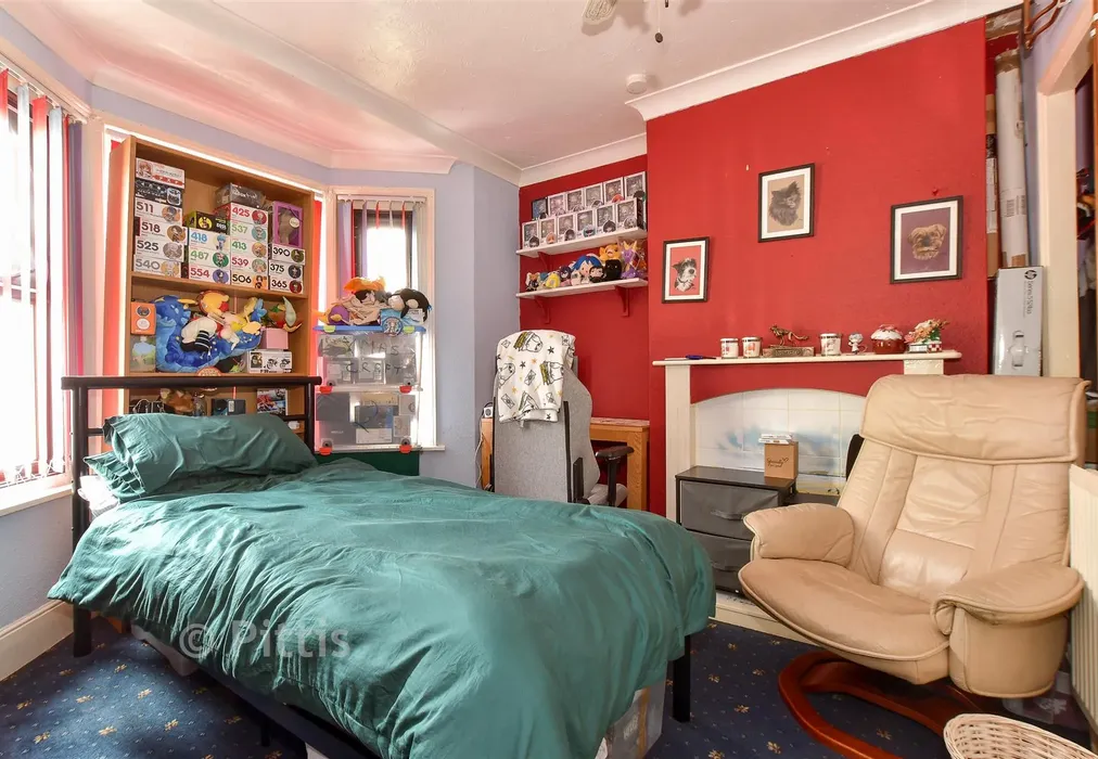 Bedroom 2 - St. Michael's Avenue, Haylands, Ryde, Isle of Wight - Wards of Kent