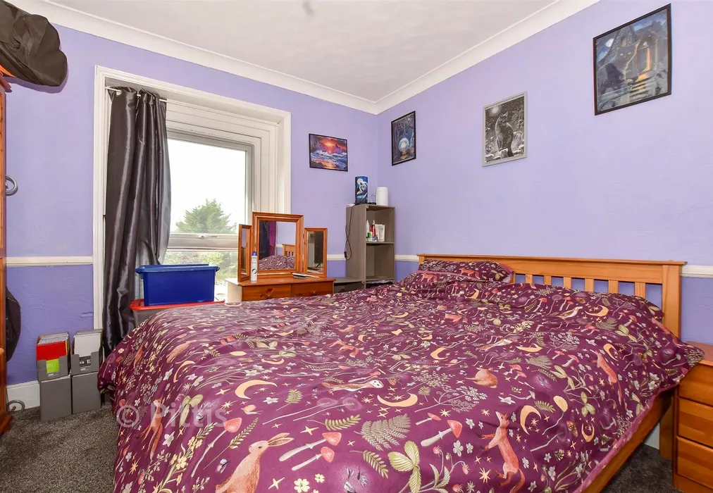 Bedroom 1 - St. Michael's Avenue, Haylands, Ryde, Isle of Wight - Wards of Kent