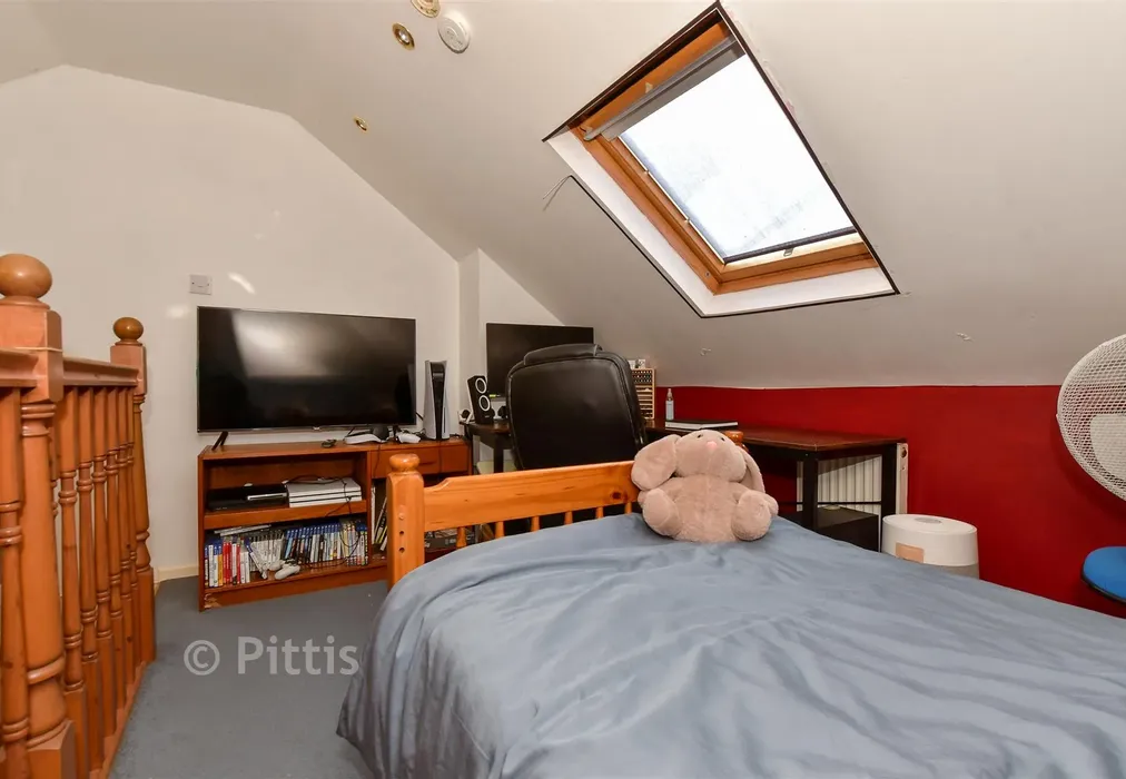 Loft Room - St. Michael's Avenue, Haylands, Ryde, Isle of Wight - Wards of Kent