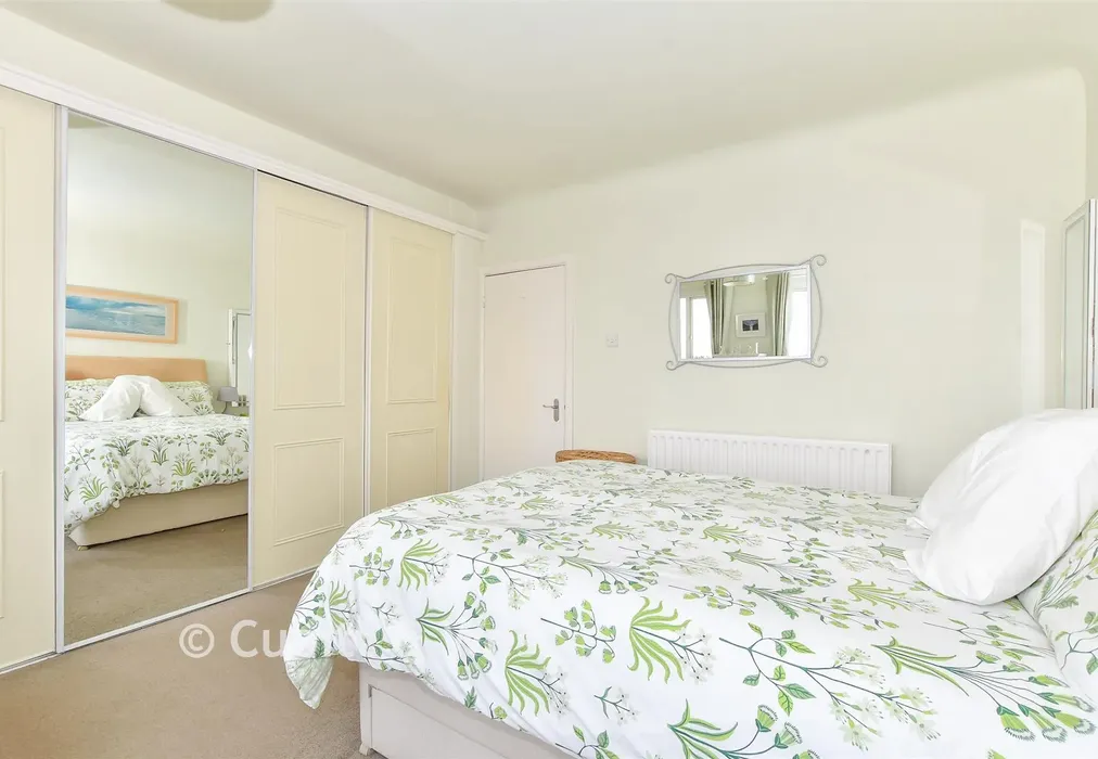 Bedroom 1 - Clarence Parade, Southsea, Hampshire - Wards of Kent