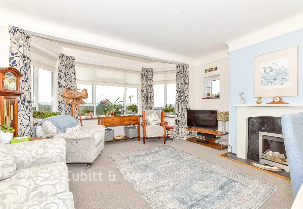 Lounge - Clarence Parade, Southsea, Hampshire - Wards of Kent