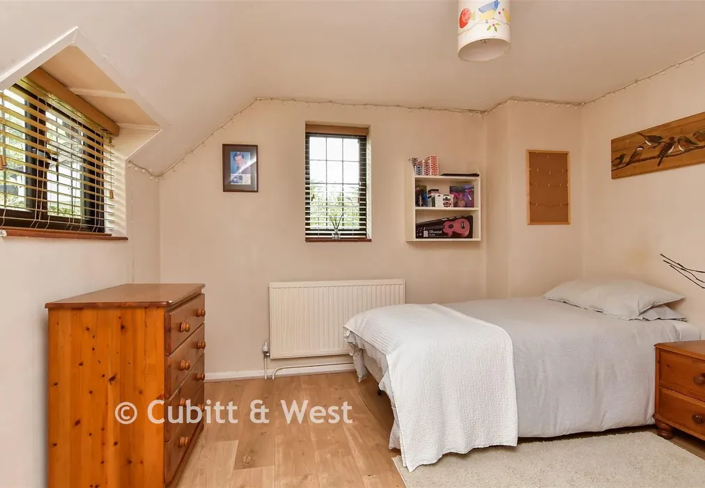 Bedroom 2 - Town Littleworth, Cooksbridge, Lewes, East Sussex - Wards of Kent
