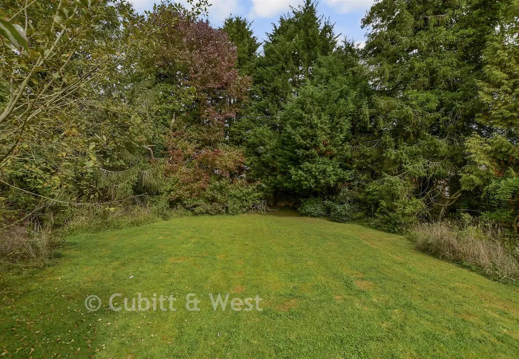 Front Garden - Town Littleworth, Cooksbridge, Lewes, East Sussex - Wards of Kent