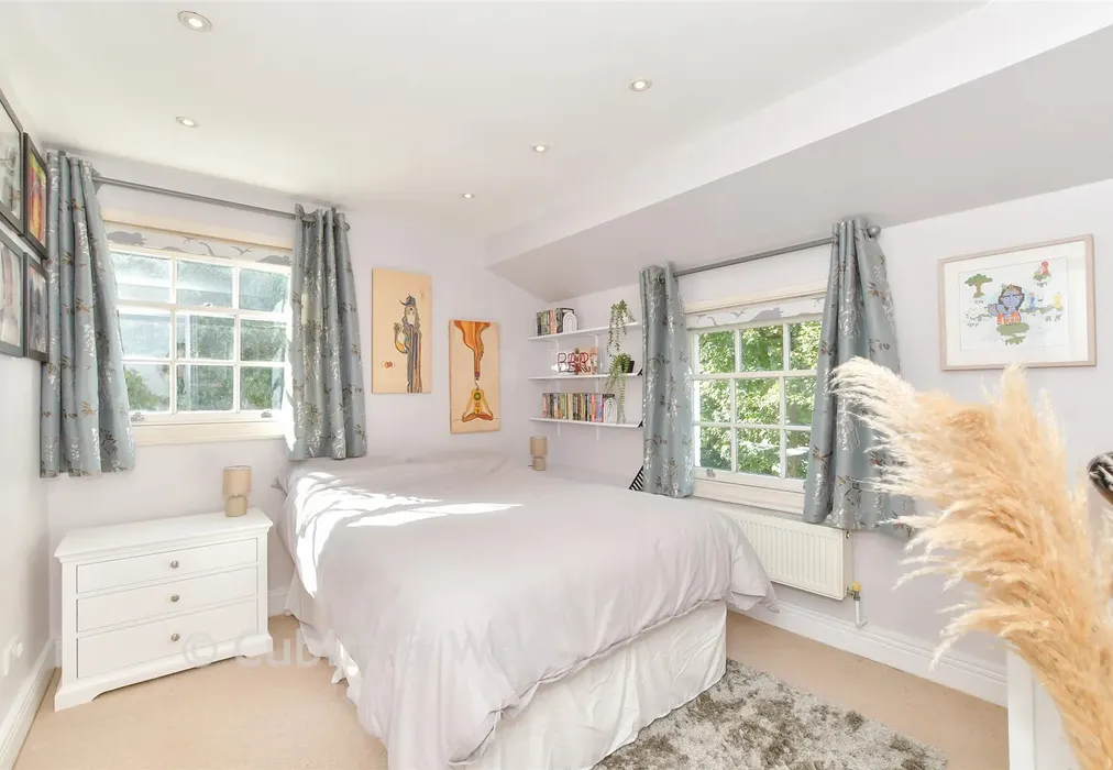 Bedroom 3 - Surrey Street, Arundel, West Sussex - Wards of Kent