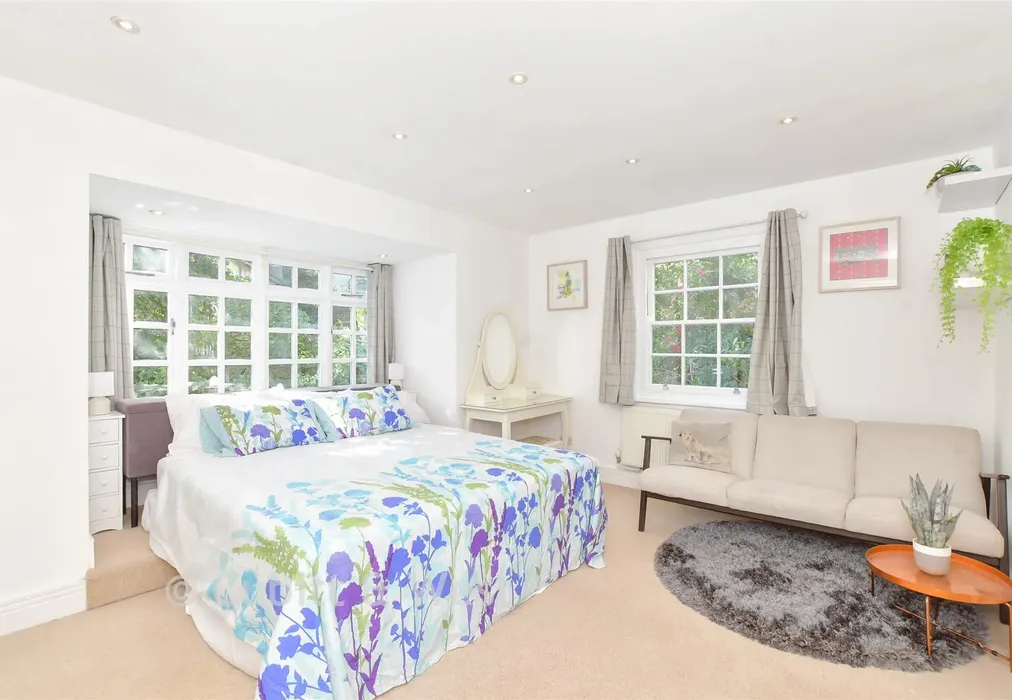 Bedroom 1 - Surrey Street, Arundel, West Sussex - Wards of Kent