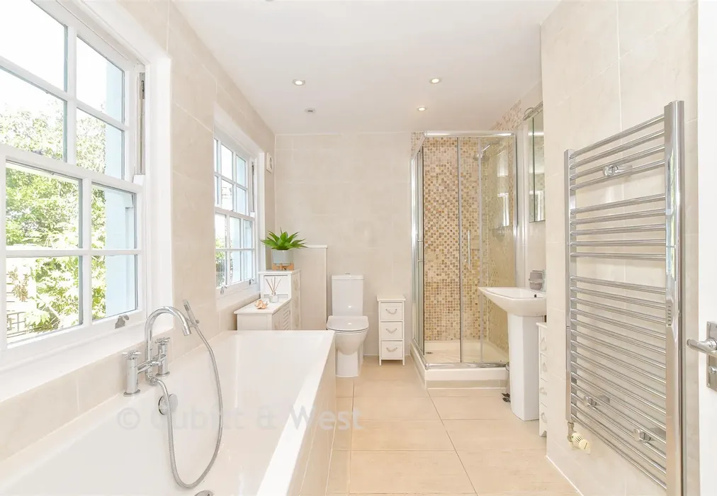 En-Suite Bathroom - Surrey Street, Arundel, West Sussex - Wards of Kent