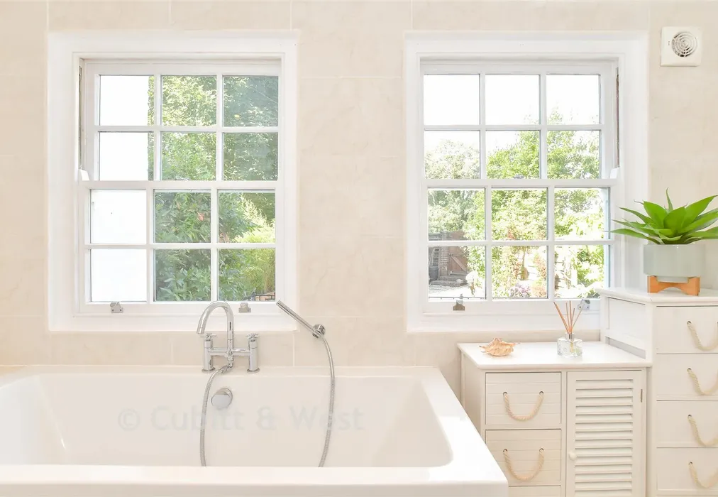 En-Suite Bathroom - Surrey Street, Arundel, West Sussex - Wards of Kent