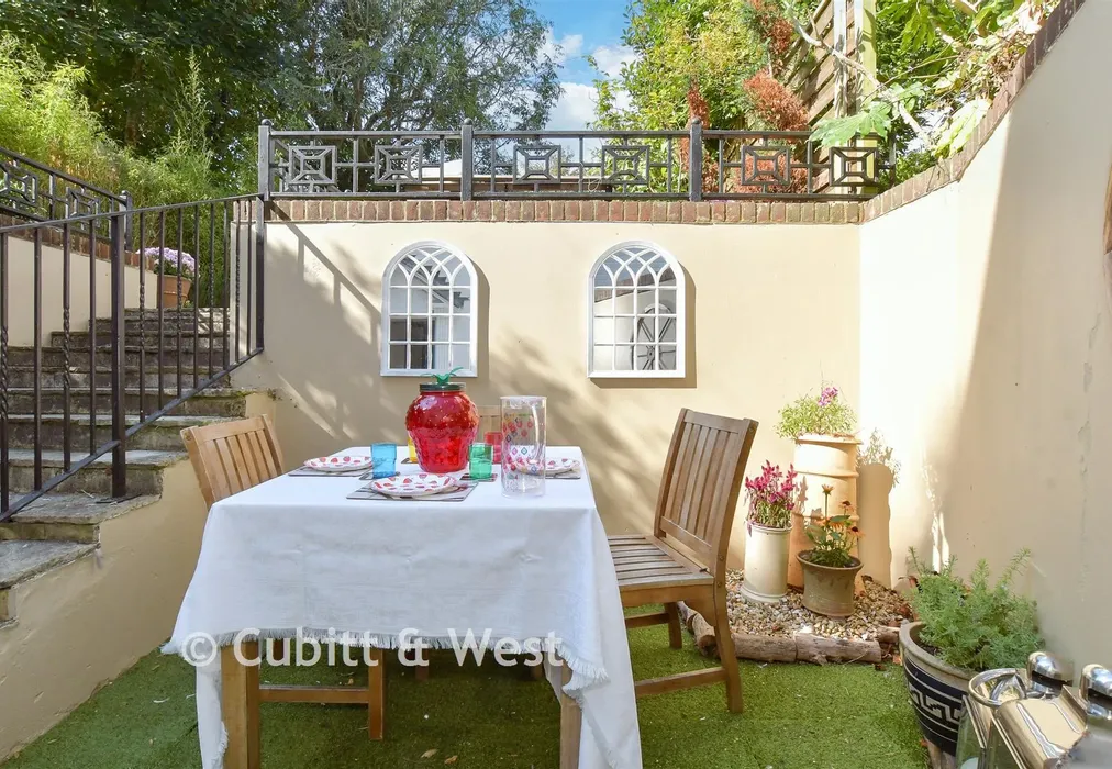 External Lifestyle Photograph - Surrey Street, Arundel, West Sussex - Wards of Kent