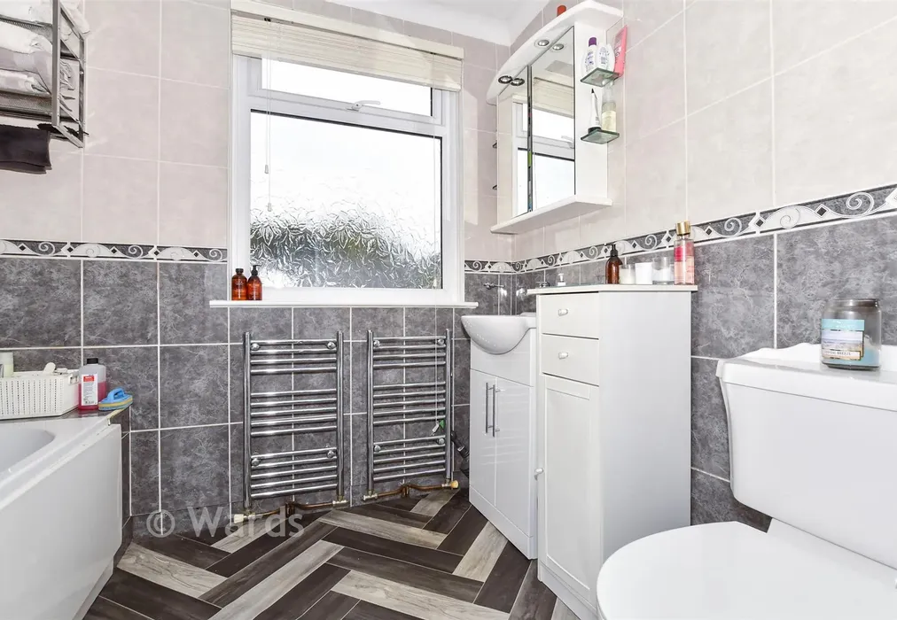 Bathroom - Sutton Road, Maidstone, Kent - Wards of Kent