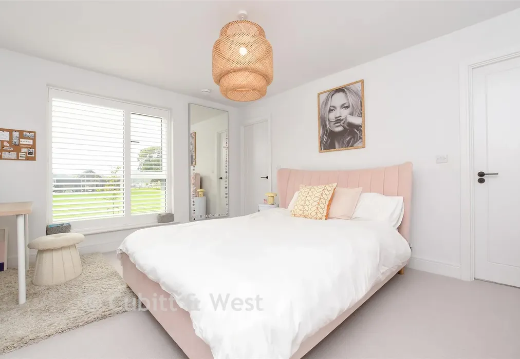 Bedroom 1 - Songhurst Gardens, Pease Pottage, Crawley, West Sussex - Wards of Kent