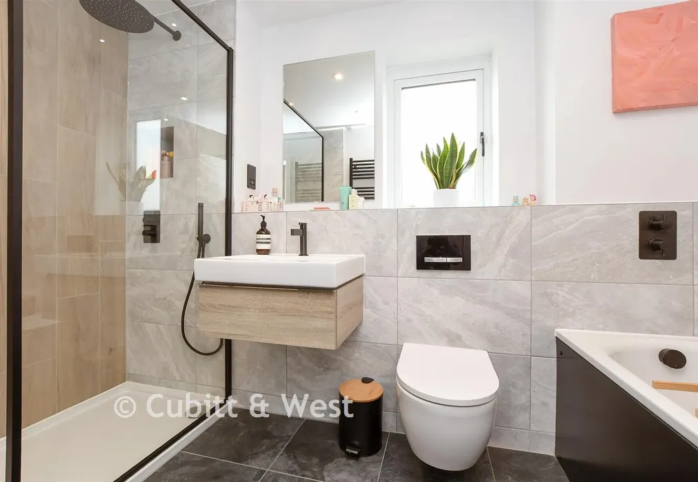 En-Suite Bathroom - Songhurst Gardens, Pease Pottage, Crawley, West Sussex - Wards of Kent