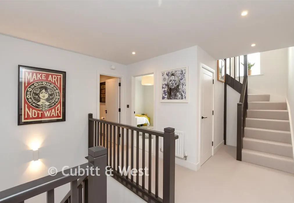 Landing - Songhurst Gardens, Pease Pottage, Crawley, West Sussex - Wards of Kent