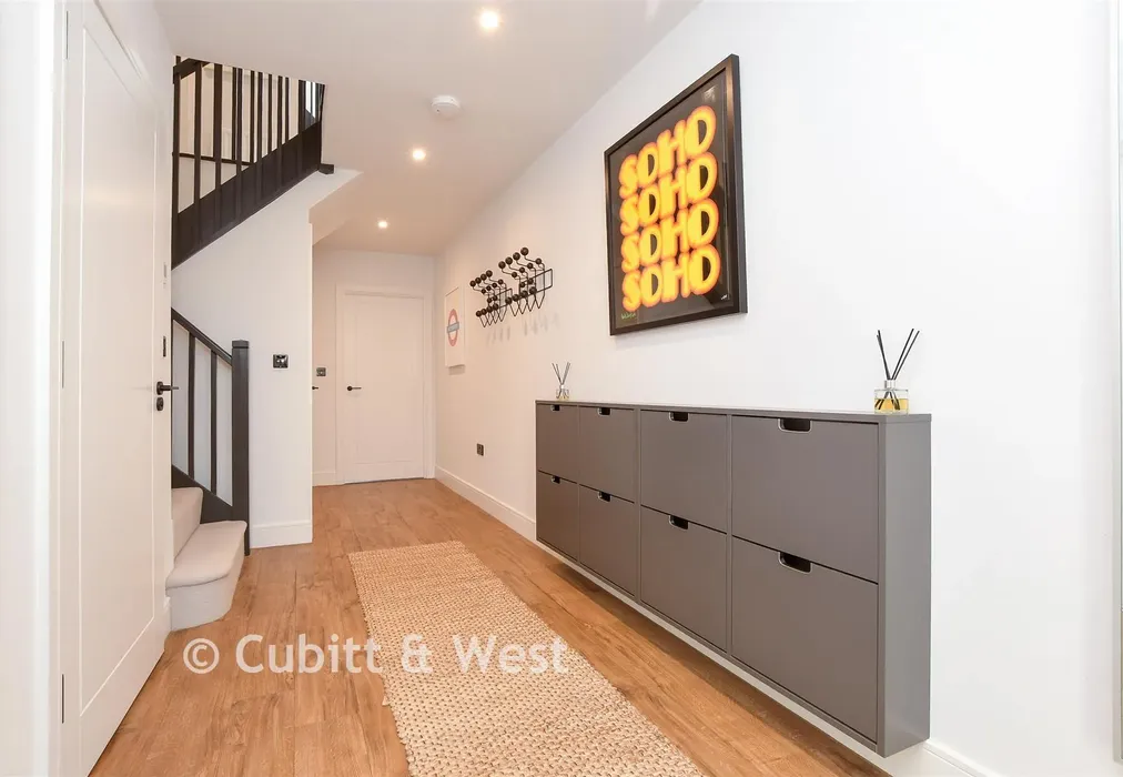 Entrance Hall - Songhurst Gardens, Pease Pottage, Crawley, West Sussex - Wards of Kent