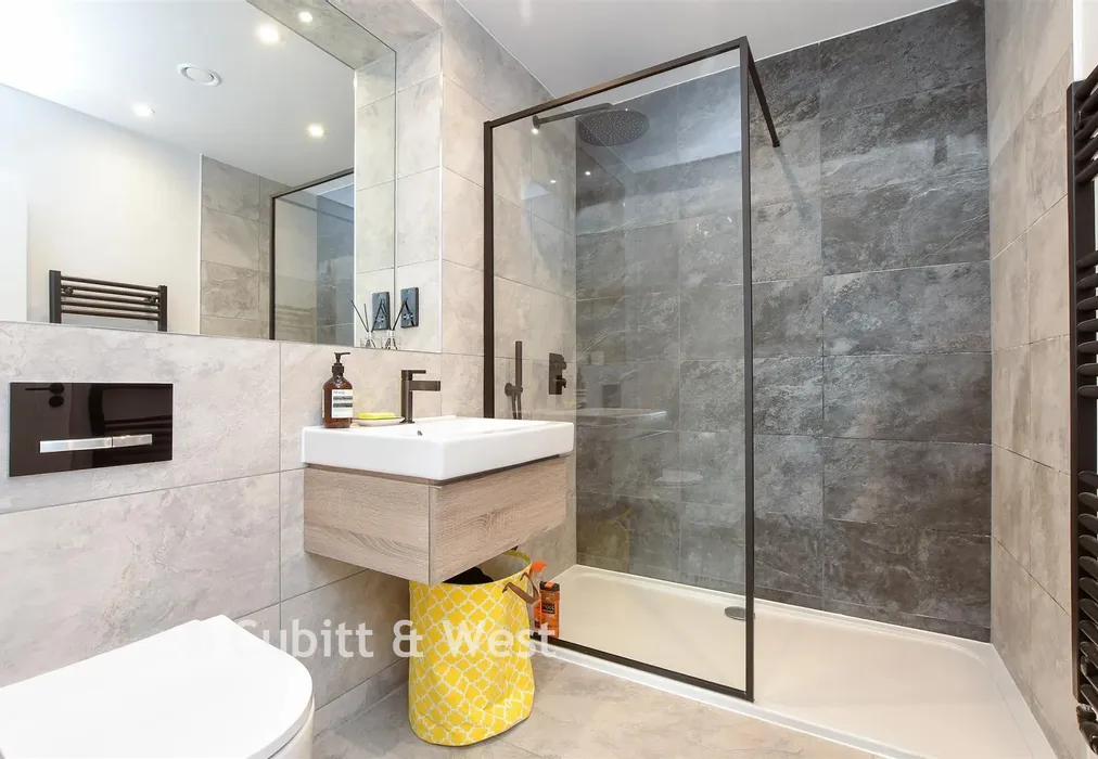 En-Suite Shower Room - Songhurst Gardens, Pease Pottage, Crawley, West Sussex - Wards of Kent
